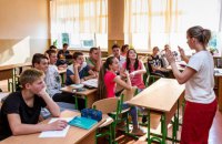 Порошенко: Каждый школьник должен свободно владеть украинским