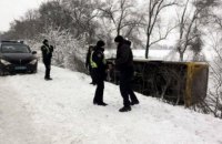 У Кривого Рога перевернулся автобус, двое пострадавших