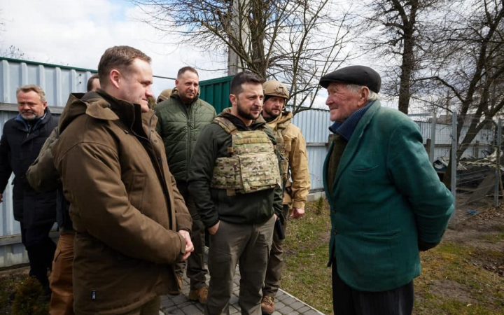 На Київщині розчищено 300 км доріг, на Харківщині під’єднали до електрики ще 2200 споживачів