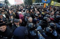 Милиция насчитала две тысячи человек под Кабмином
