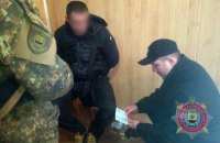 В Краматорске мужчина, у которого нашли наркотики, напал на полицейского