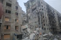 Росіяни вдарили авіабомбами по багатоповерхівках Краматорська: під завалами можуть бути люди