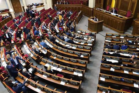 Рада закрыла заседание, рассмотрев 249 правок к медреформе