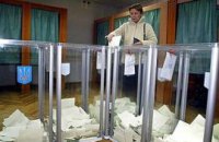В Харькове бюллетени вбрасывают пачками