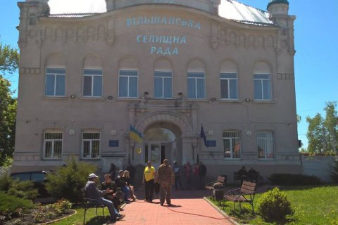 Двум подозреваемым в конфликте с ромами в Ольшанах ужесточили домашний арест
