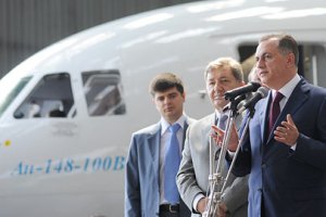 Колесников передал МАУ отечественный Ан-148