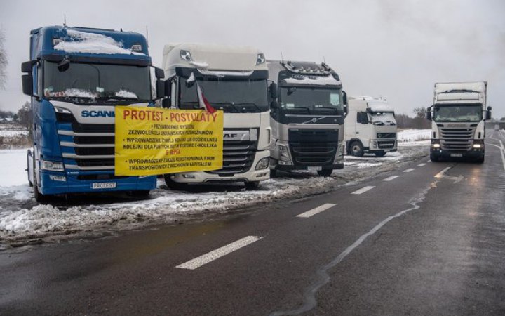 Місцева влада не дозволила польським перевізникам блокувати кордон з Україною