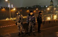 Вандали розгромили імпровізований меморіал на місці вбивства Нємцова