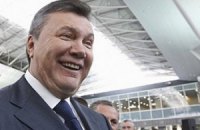 Янукович летить на футбол