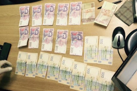 Начальника и инспектора таможенного пункта "Ужгород" задержали за вымогательство