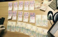 Начальника и инспектора таможенного пункта "Ужгород" задержали за вымогательство