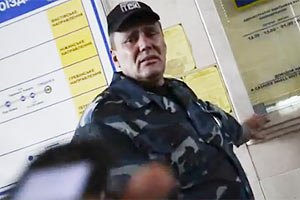 На Київ-Пас за книгу відгуків можуть і камеру розбити (ВІДЕО)