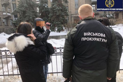 ​Бывший руководитель управления имущества Минобороны задержан при получении $1 тыс. взятки