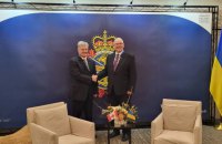Порошенко зустрівся з міністром оборони Канади й закликав його підтримати пришвидшення вступу України в НАТО