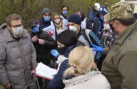 Бывшие боевики во время обмена отказались идти к "ЛНРовцам"
