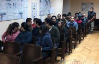 ​Под Киевом мужчина три месяца удерживал 28 нелегалов из Вьетнама
