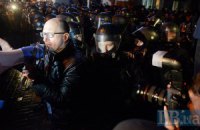 Яценюк: силовой сценарий все еще в повестке дня