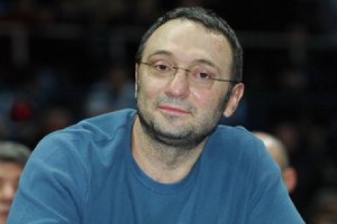 Подозреваемый в уклонении от уплаты налогов российский сенатор Керимов вернулся в Москву