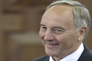 Президент Латвии захотел изменить Конституцию
