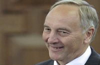 Президент Латвии захотел изменить Конституцию