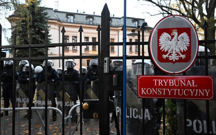 У Польщі перед Конституційним трибуналом затримали чотирьох осіб 