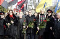 Во Львове почтили память убитого в этот день Романа Шухевича