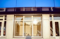 В Николаеве на Центральном стадионе оборудовали санузел с прозрачными окнами