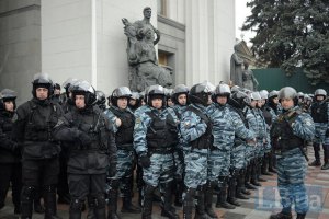 Оппозиция призывает блокировать Кабмин и Раду 3 декабря