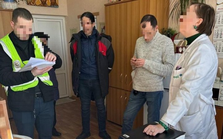 Працівники п'ятьох столичних лікарень "організовували" фальшиві діагнози для ухилянтів, - прокуратура