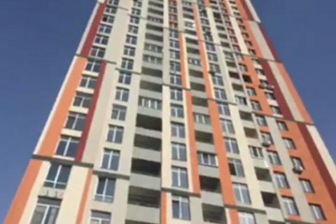 ​В Киеве упавшая в ходе строительных работ металлическая конструкция убила женщину