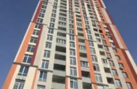 ​У Києві металева конструкція, що впала під час будівельних робіт, вбила жінку