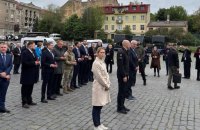 Кая Каллас і міністри закордонних справ країн ЄС у Львові вшанували пам'ять полеглих військових 