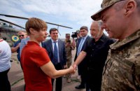 Президент Эстонии приехала на Донбасс