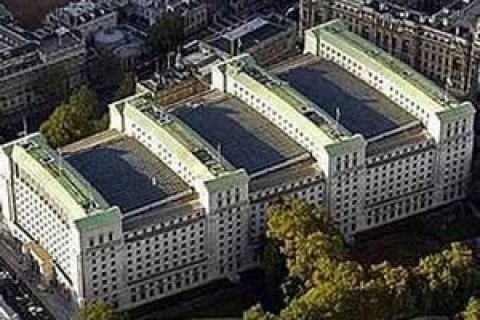 ​Міноборони Британії з'ясовує, як документи про прохід есмінця біля Криму опинилися на автобусній зупинці