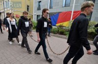 В Киеве провели акцию-перфоманс в поддержку Сенцова