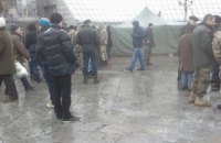 Коммунальщики разбирают "третий майдан" в центре Киева
