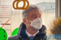 Порошенко вернулся в Киев, в аэропорт пришли следователи ГБР