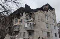 В Лисичанске спасатели не могут потушить пожар на АЗС из-за обстрелов оккупантов