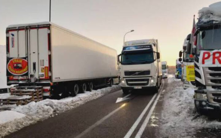 Уряд Польщі підписав угоду з фермерами про призупинення блокування КПП “Медика-Шегині” (доповнено)