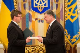 В Украине приступили к работе 12 новых послов