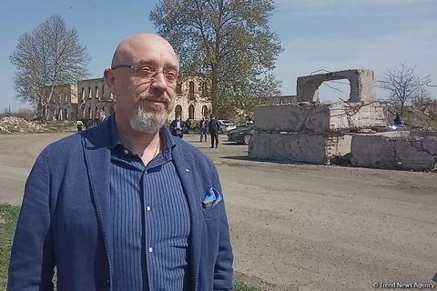 Украинский вице-премьер посетил возвращенный Азербайджаном город в Нагорном Карабахе