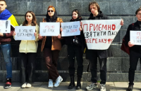 У Дніпрі пікетували собор, в якому проводить служби УПЦ МП
