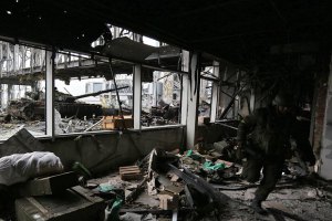 Украинские и российские военные проводят встречу по донецкому аэропорту