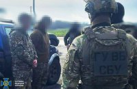 СБУ затримала контрактників ЗСУ, які хотіли продати криміналітету "трофейне" озброєння окупантів