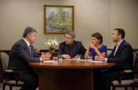 Порошенко сегодня даст интервью трем телеканалам