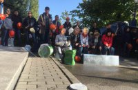 Сотрудники завода Коломойского вышли на пикет к Приватбанку