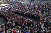 В Мьянме десятки тысяч людей вышли на протест из-за военного переворота
