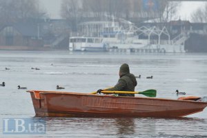 Сотрудники ГосЧС спасли 9 рыбаков, дрейфовавших на льдине