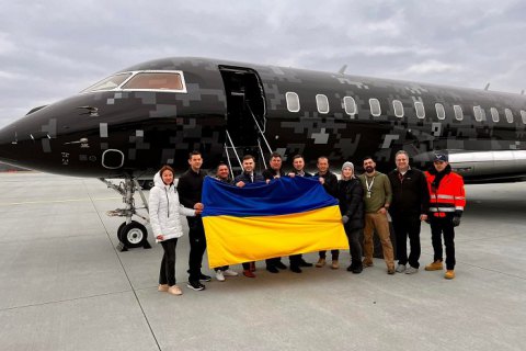 Командир екіпажу SpaceX привіз допомогу зі США для українських військових