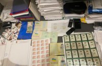 В Киевской области разоблачили группировку, которая подделывала документы для незаконного вывоза детей за границу 
